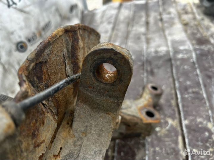 Кулак поворотный перед прав Suzuki Grand Vitara 2