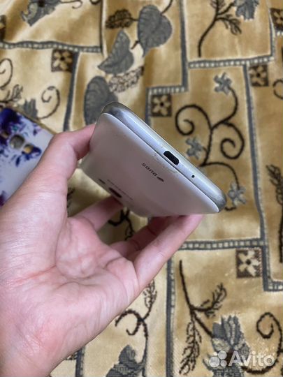 Телефон Samsung j1
