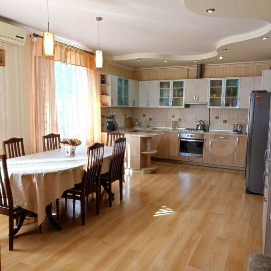 Дом 257,4 м² на участке 8 сот.