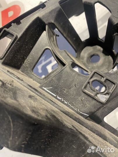 Кронштейн заднего бампера Прав. 51128069902 бмв X7