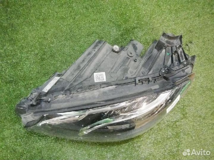 Фара левая Mercedes-Benz E-Class