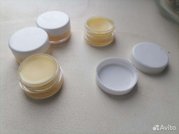 Бальзам для губ и ногтей из пчелиного воска с мёдо