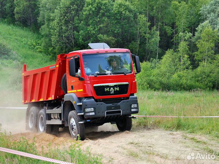Водитель самосвала