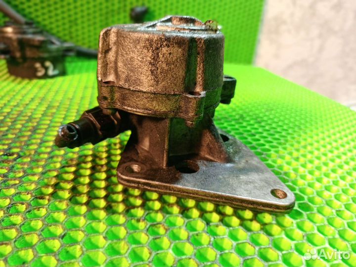 Насос вакуумный Peugeot 306