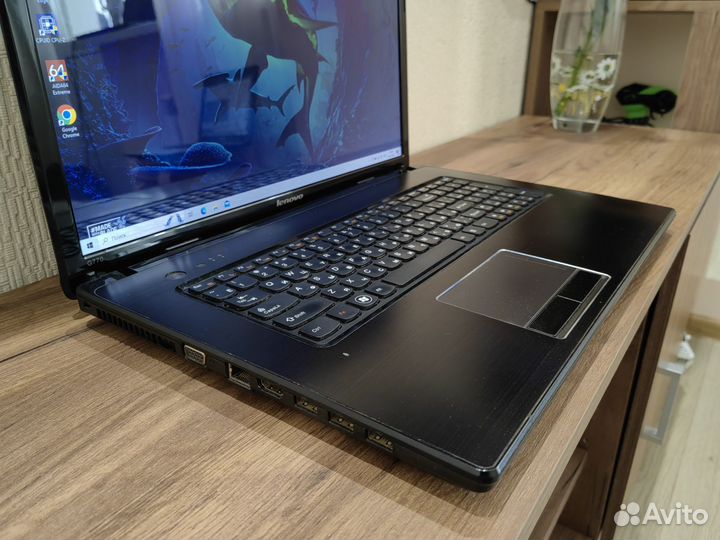 Lenovo 17.3 / core i3 / 8 gb / SSD 256gb