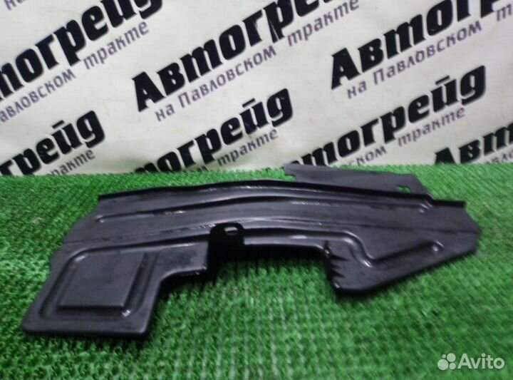 Дефлектор радиатора левый Toyota Avensis AZT251