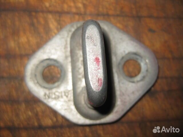 Ответная часть замка двери Toyota Corolla (87-92 года) AE91, AE92, AE95, EE90, CE90, CE95