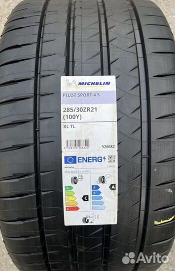Michelin Pilot Sport 4 S 285/30 R21 и 255/35 R21