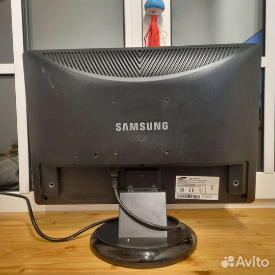 Монитор Samsung