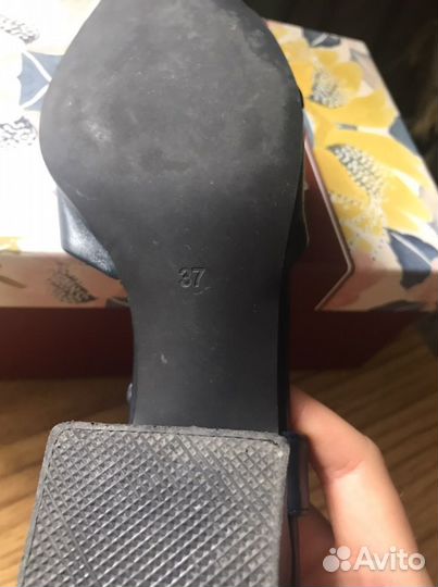 Босоножки 37