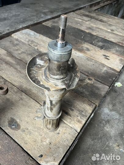 Амортизаторы на ваз Priora/2110 и тд. б/у