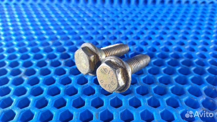Болт крепления ремня безопасности Renault Logan 1
