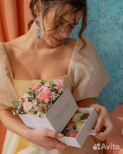 Клубника в шоколаде, цветы, коробочка шкатулка