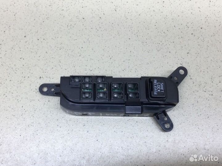 Индикатор Kia Optima седан цвет белый SWP - snow