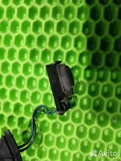 Кнопка бесключевого доступа Nissan Tiida C11