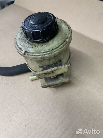 Бачок гура Nissan Almera G15