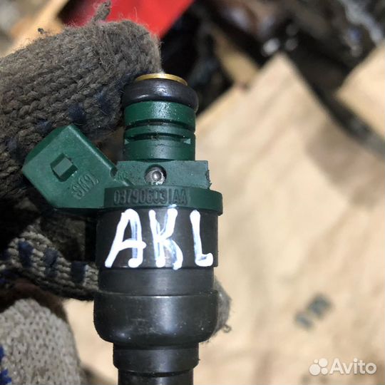 Форсунка топливная VAG AKL AEH 037906031AA