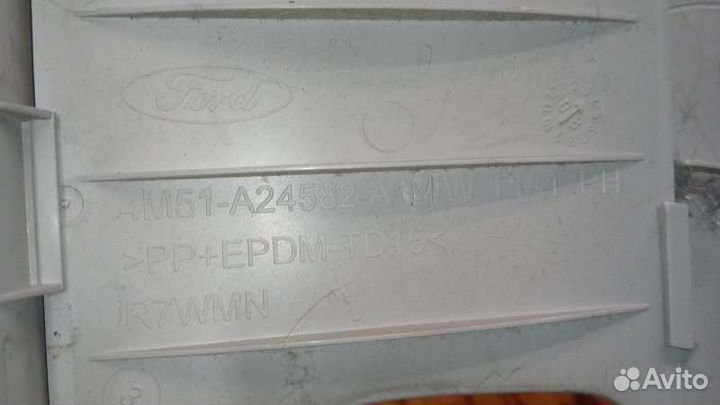 Обшивка стойки центральной правая Ford Focus 2