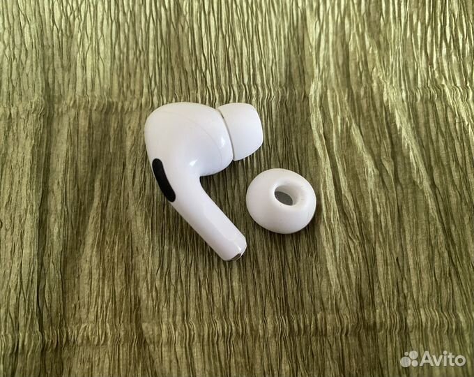 Правый наушник AirPods Pro