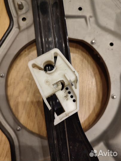 Стеклоподъемник передний Skoda Octavia A5