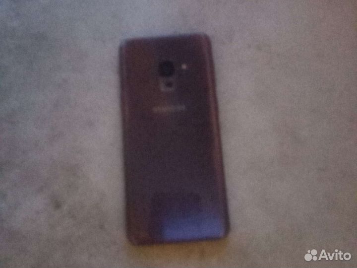 Телефон samsungs9