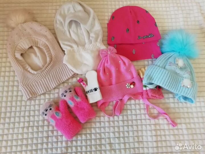 Шапочки, варежки для девочки пакетом от 3 до 5 лет