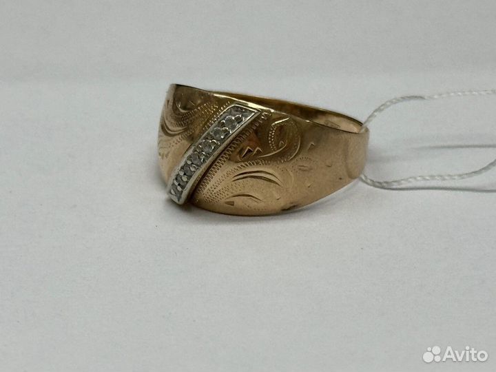 Кольцо с камнями золотое