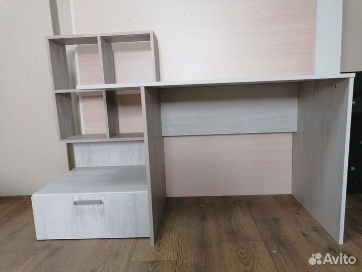 Письменный стол