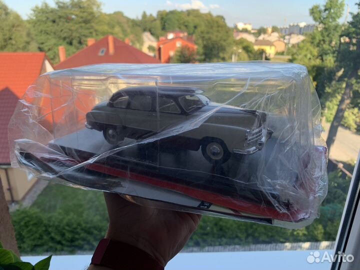 Модель автомобиля зим 12 (газ - 12) 1:24