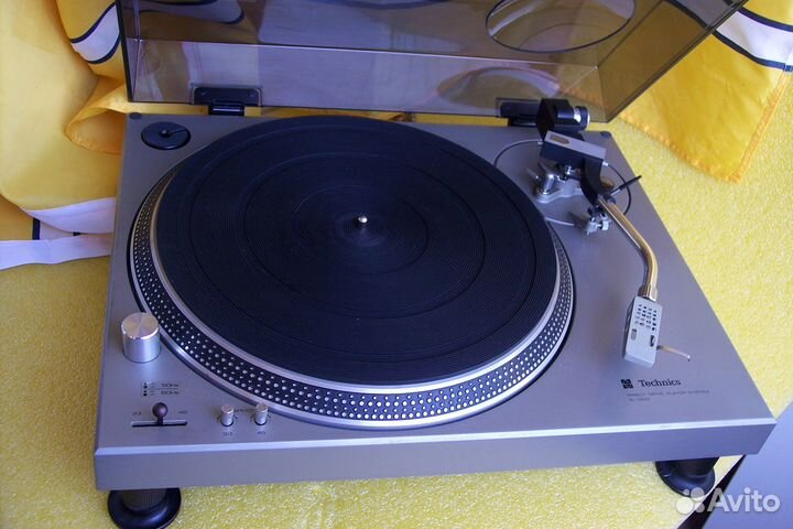 Проигрыватель пластинок Technics SL-1200 1972 год