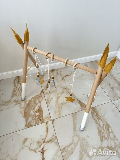 Деревянный мобиль развивающий Монтессори