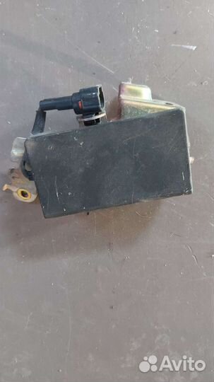 Блок управления топливным насосом на Toyota Mark X