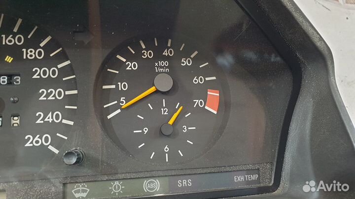 Приборная панель на Mercedes-Benz W124