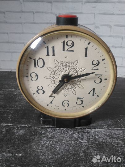 Часы будильник Слава и Янтарь СССР