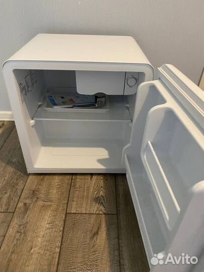 Продам холодильник Midea mdrd86SLF01 Ретро