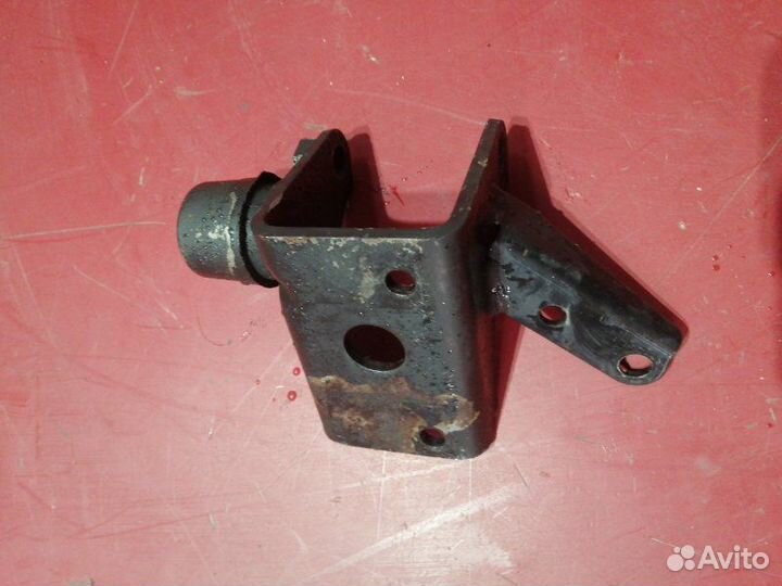 Кронштейн опоры двс передний Toyota Avensis Т250