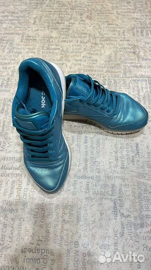 Кроссовки женские