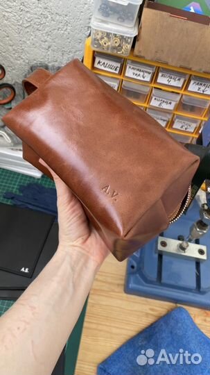 Несессер косметичка из кожи с тиснением инициалов