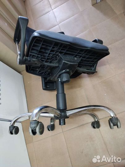 Офисное кресло руководителя бу