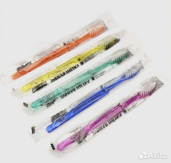 Зубная щетка с нанесённой зубной пастой