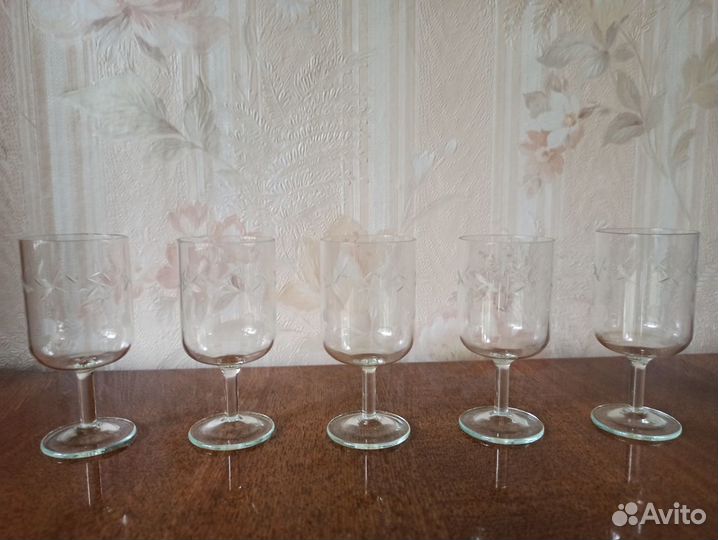 Бокалы, рюмки, стопки