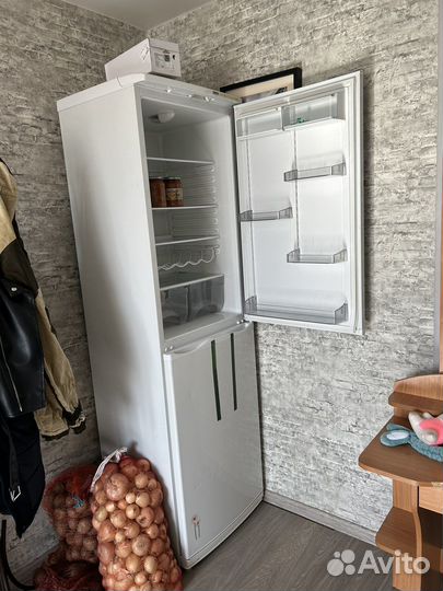 Холодильник атлант белый