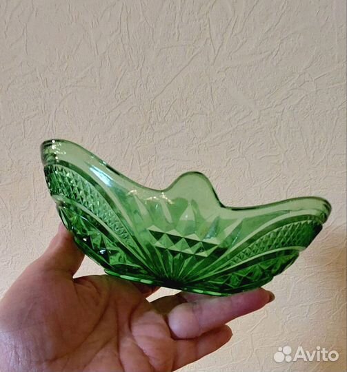 Конфетница ваза-лодочка цветное стекло 1950е СССР