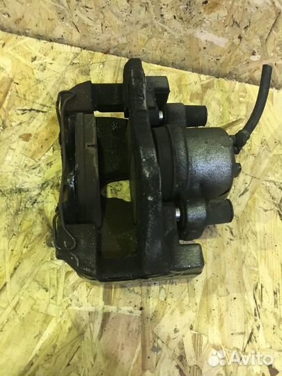 Тормозной суппорт передний левый Mazda 3 BL