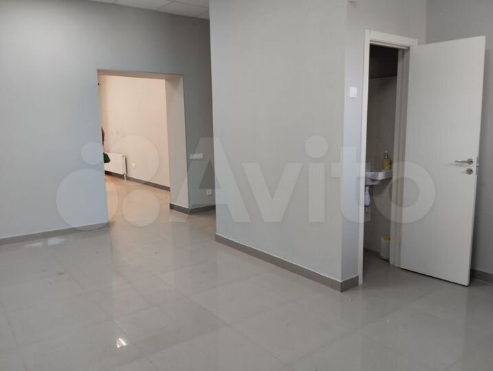 Торговая площадь, 47 м² красная лния