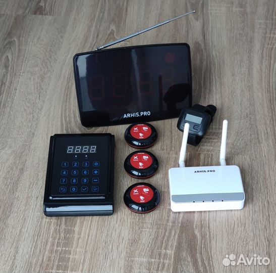 Кнопка вызова персонала, официанта, мастера и часы