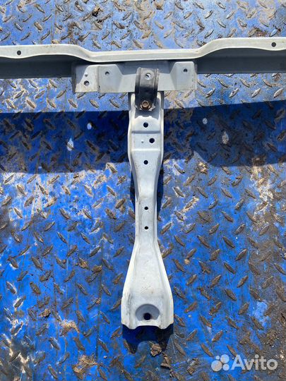 Верхняя рамка телевизор Hyundai Sonata