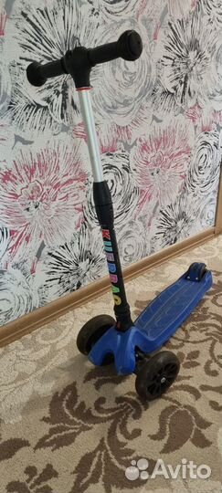 Самокат трехколесный