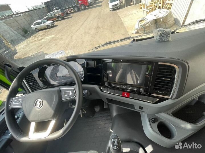 Shacman (Shaanxi) SX42584V324, 2024