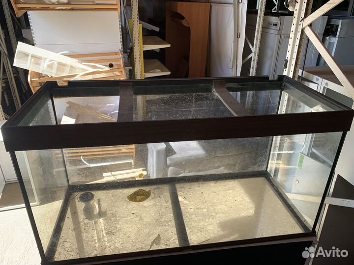 Аквариум на станине для живой рыбы 123/54/193